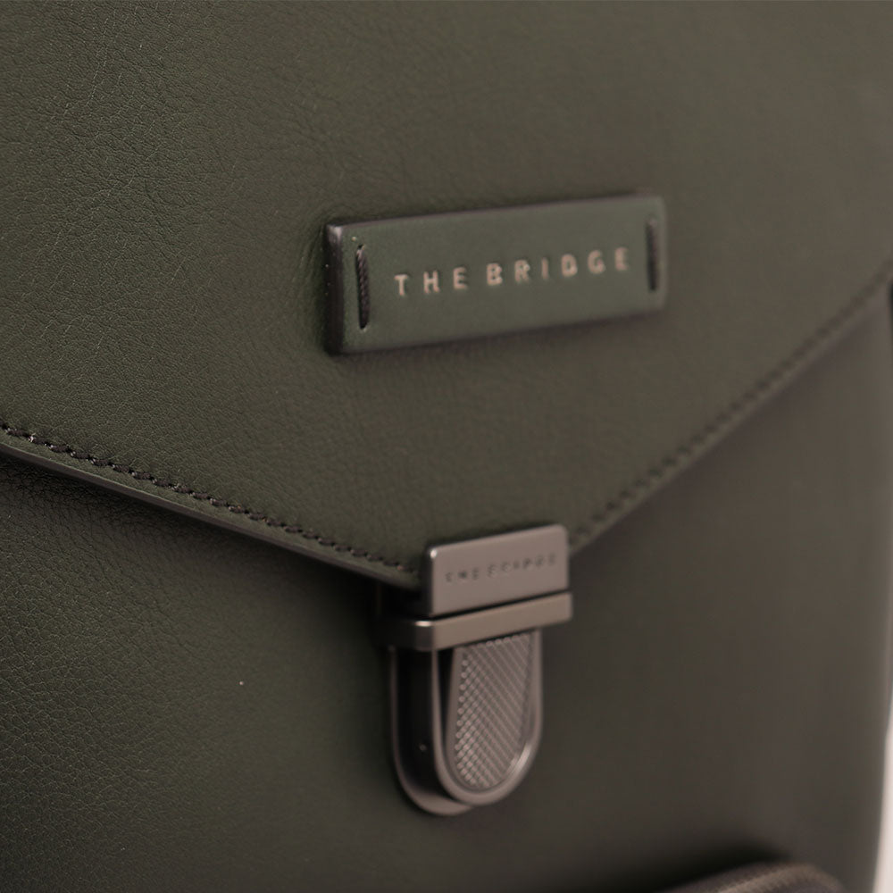 Herrenrucksack mit Klappe THE BRIDGE Filippo-Linie aus malachitgrünem Leder