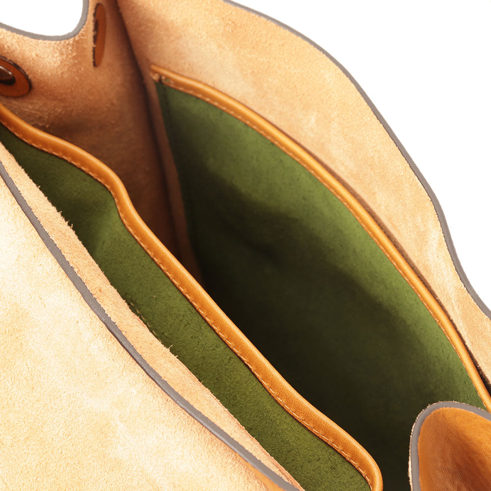 Herrenrucksack mit Klappe THE BRIDGE Ettore-Linie aus Currygelbem Leder