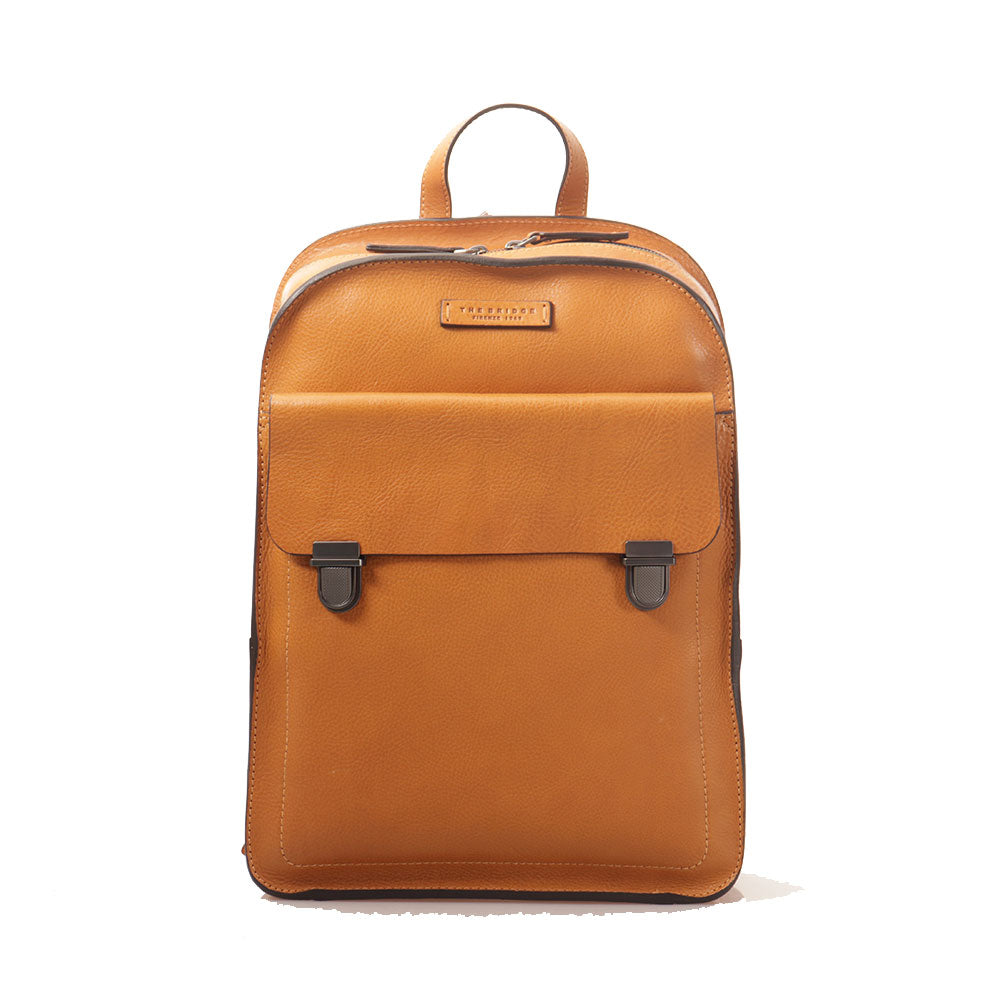 THE BRIDGE Ettore-Linie
Herrenrucksack aus Leder in der Farbe Curry