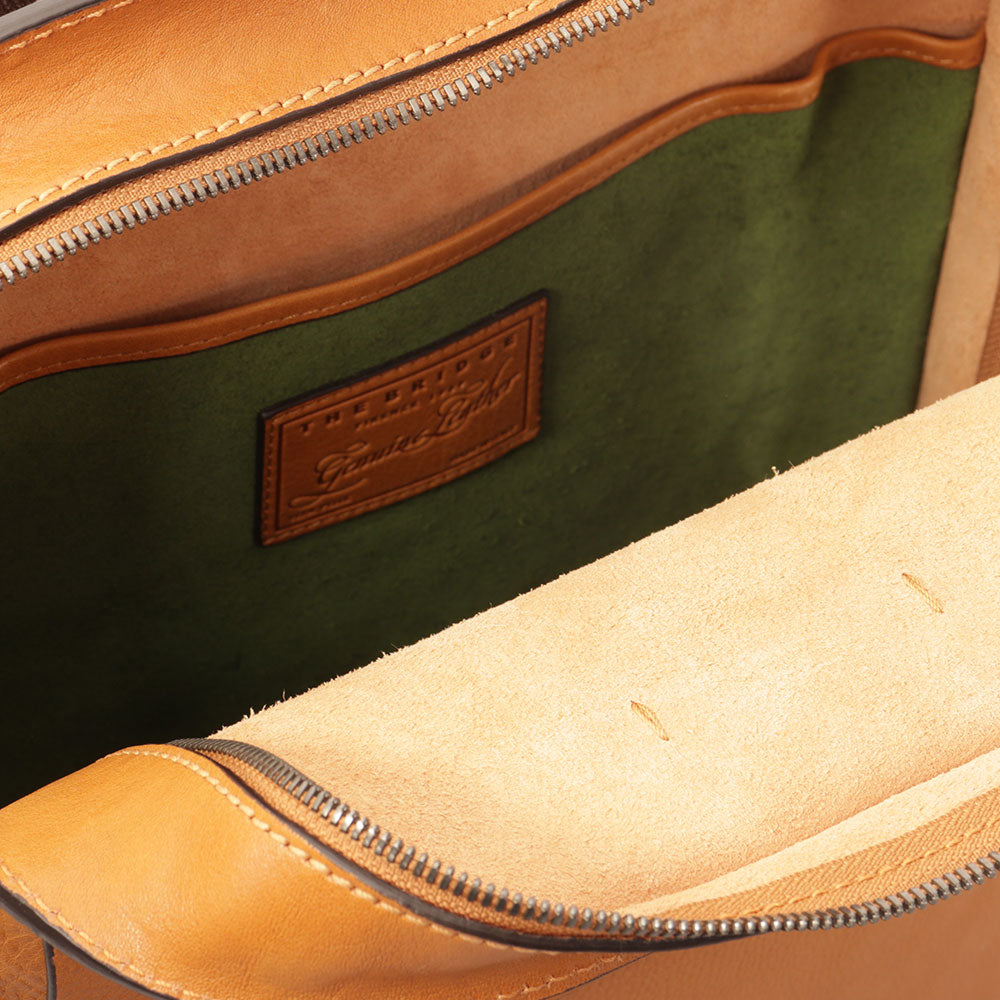 THE BRIDGE Ettore-Linie
Herrenrucksack aus Leder in der Farbe Curry