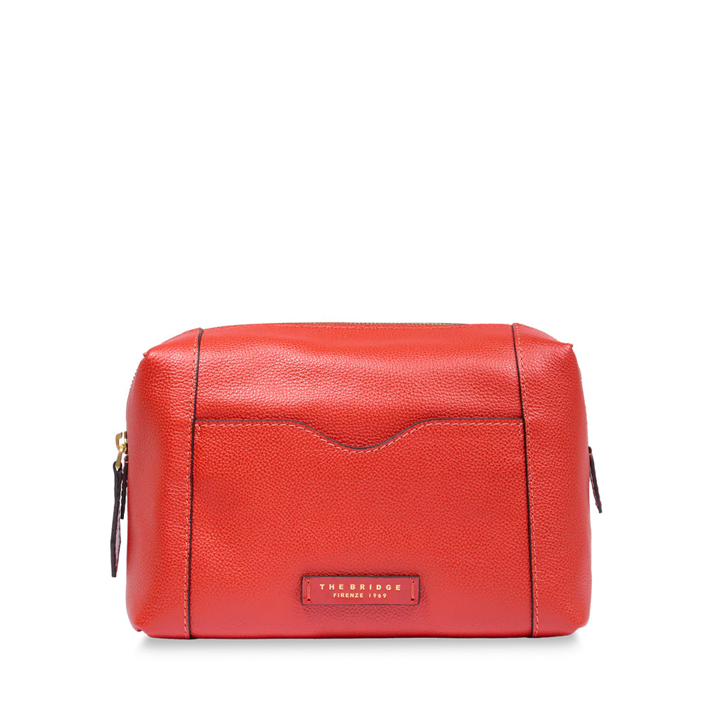 THE BRIDGE GEMMA TRAVEL LINIE
Beauty Case aus Leder in der Farbe Orange