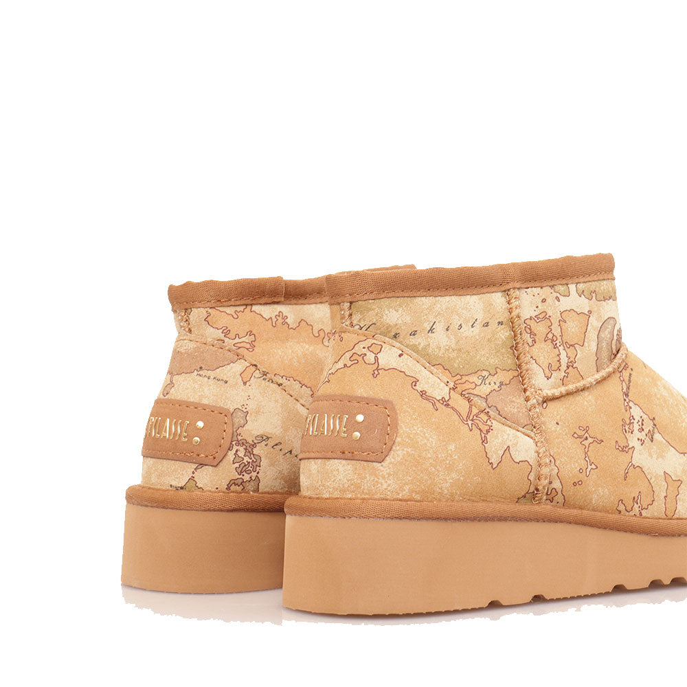 1A Classe Alviero Martini 1028
Gepolsterte Mini-Stiefeletten mit Geo Classic Druck