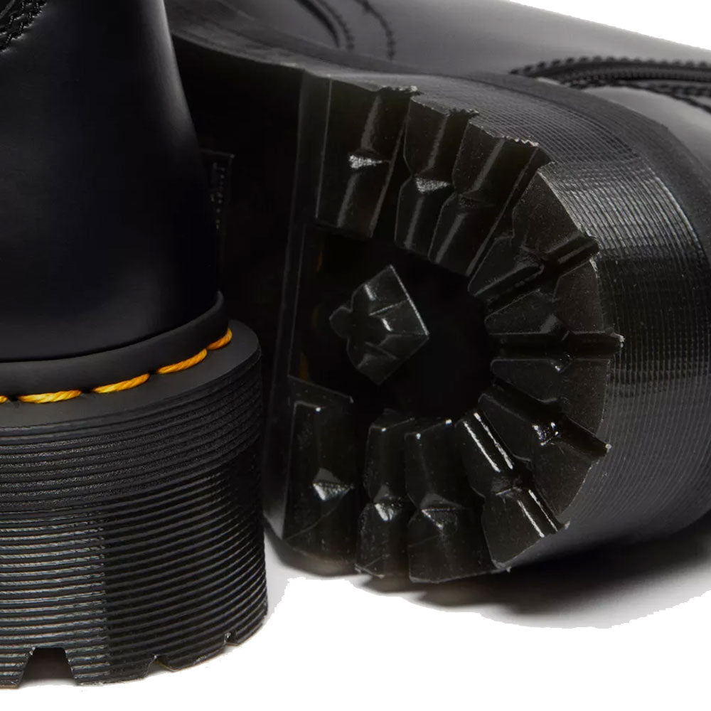 DR. MARTENS JADON LINIE
Plateaustiefel aus schwarzem Leder