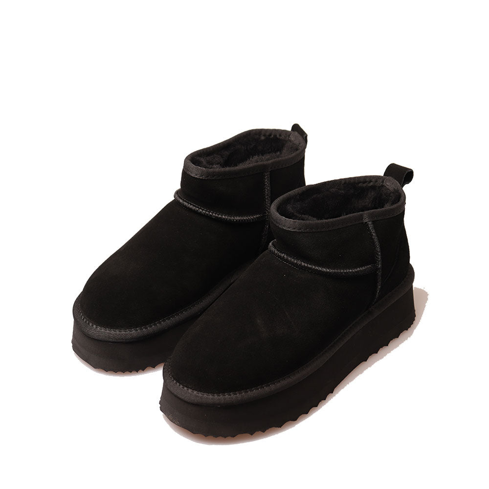 MASSIMO SANTINI PAMILA LINIE
Gepolsterte Plateau-Stiefeletten in schwarzem Velours