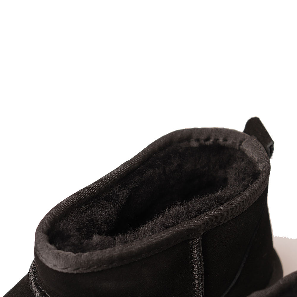 MASSIMO SANTINI PAMILA LINIE
Gepolsterte Plateau-Stiefeletten in schwarzem Velours