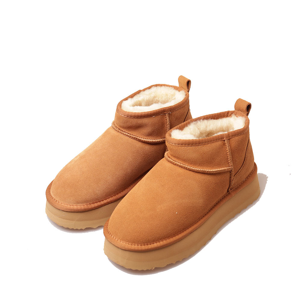 MASSIMO SANTINI PAMILIA LINIE
Gepolsterte Plateau Stiefeletten In Velours in der Farbe Camel.