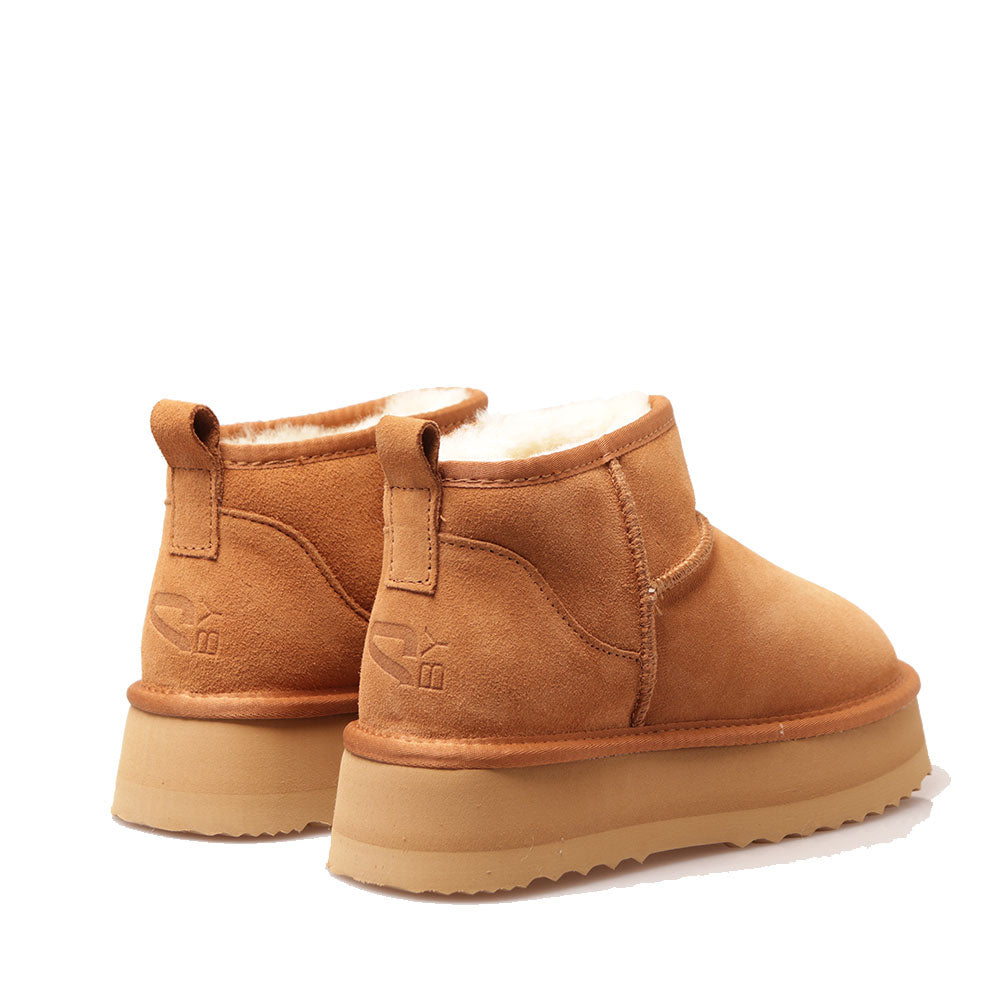 MASSIMO SANTINI PAMILIA LINIE
Gepolsterte Plateau Stiefeletten In Velours in der Farbe Camel.