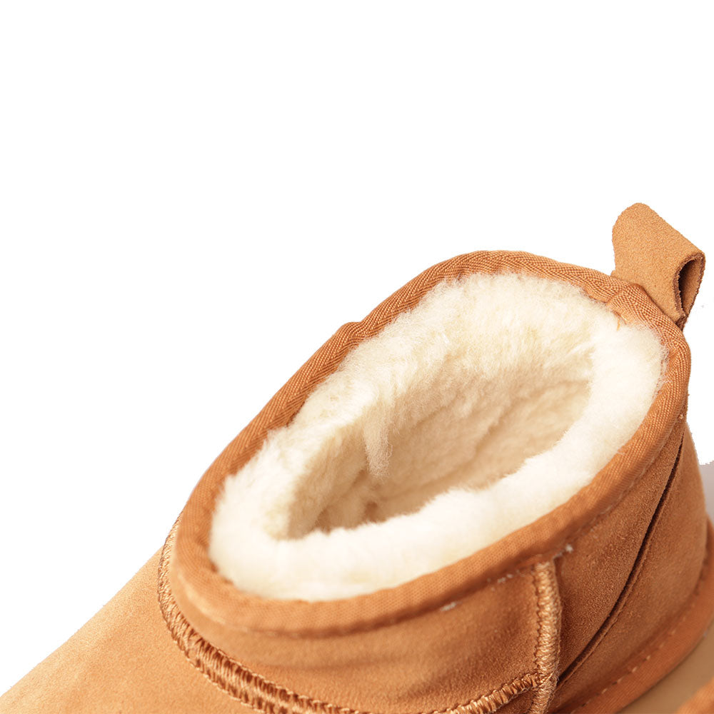 MASSIMO SANTINI PAMILIA LINIE
Gepolsterte Plateau Stiefeletten In Velours in der Farbe Camel.