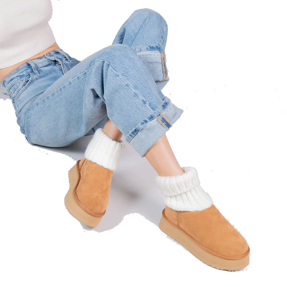 MASSIMO SANTINI PENNY LINIE
Gepolsterte Plateau-Stiefeletten aus Velours und Strick in Kamelfarbe