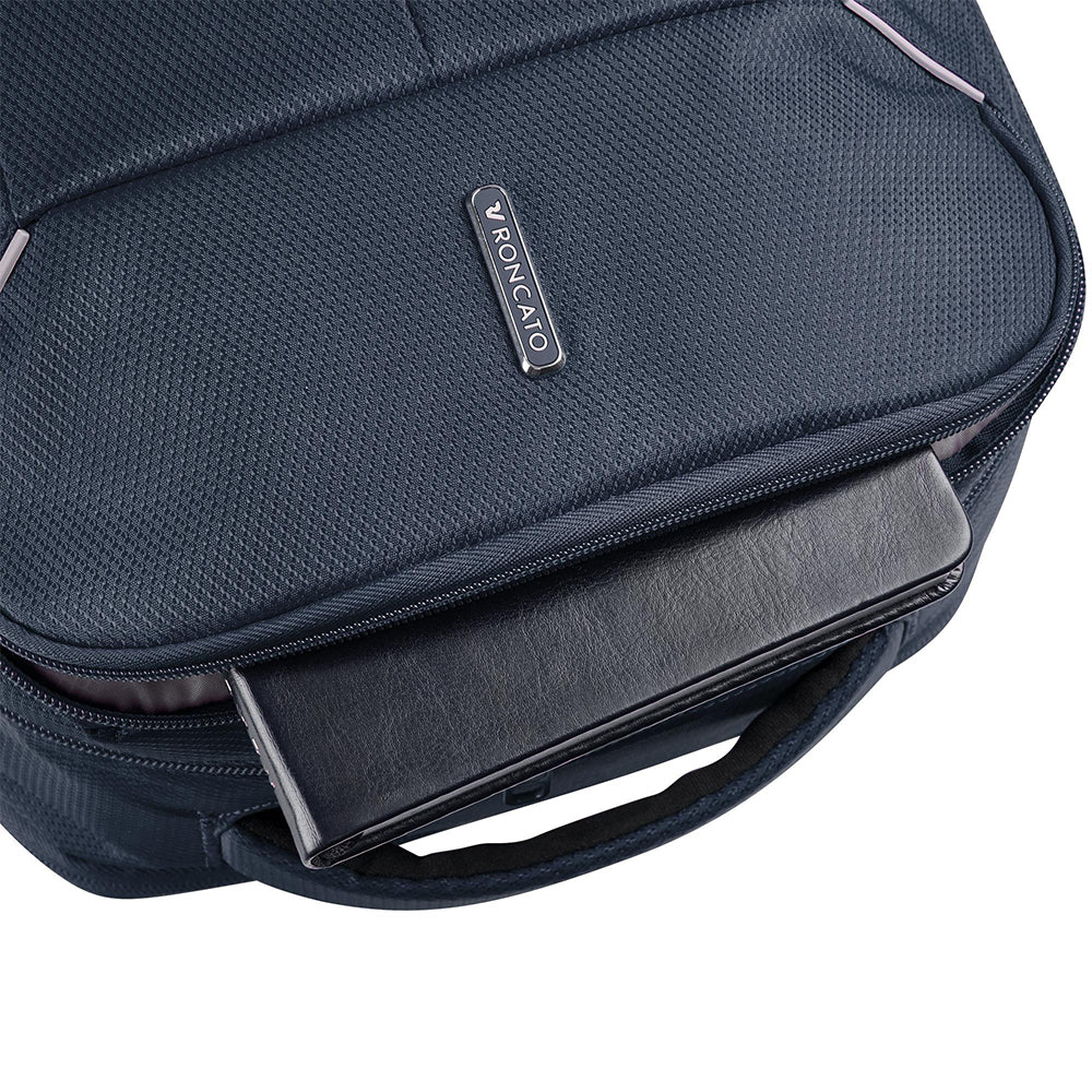 RONCATO Ironik 2.0
Easyjet Reiserucksack in Mitternachtsblau Farbe 45x36x20 cm