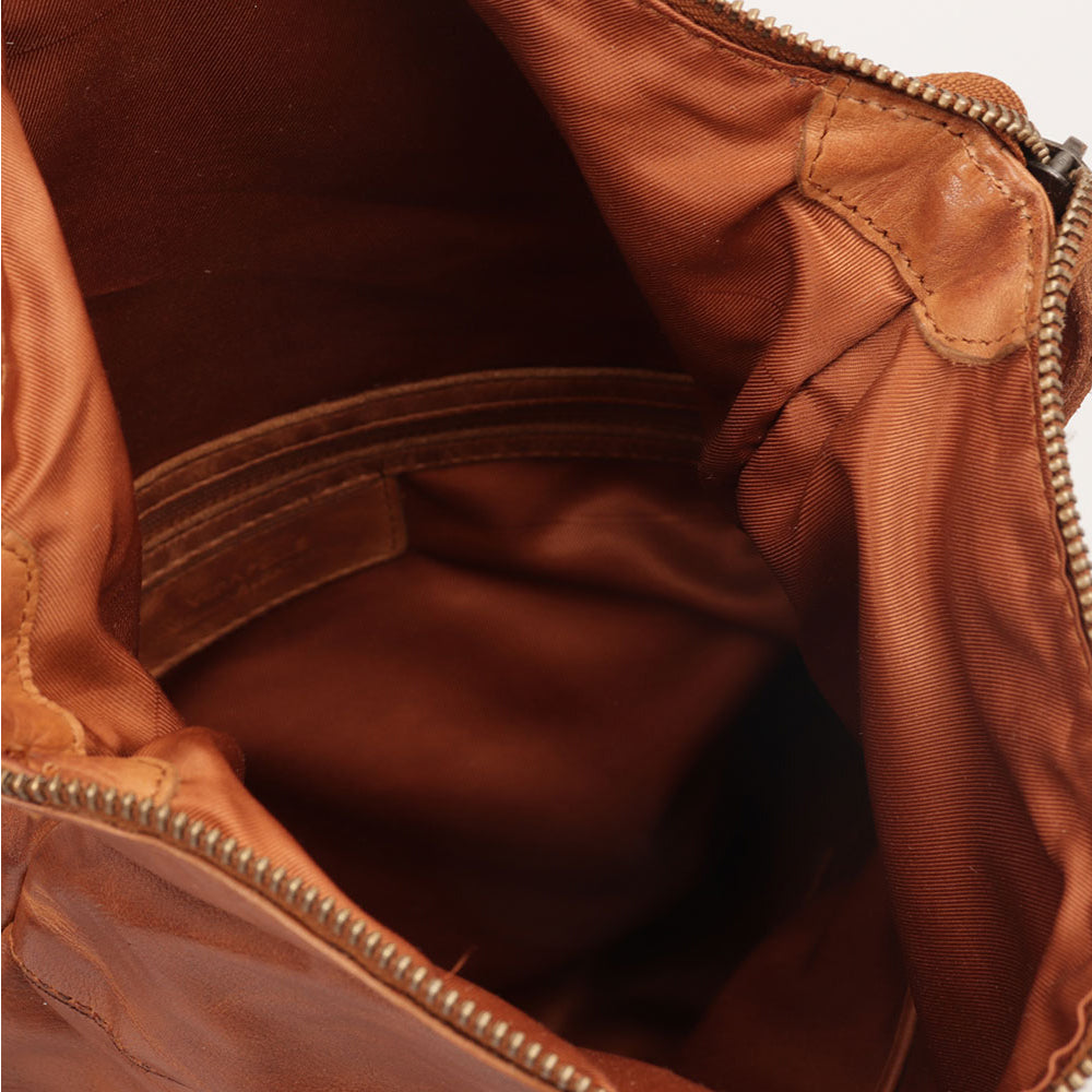 GIANNI CONTI
Damenrucksack aus Glattleder mit Überschlag in der Farbe Cognac