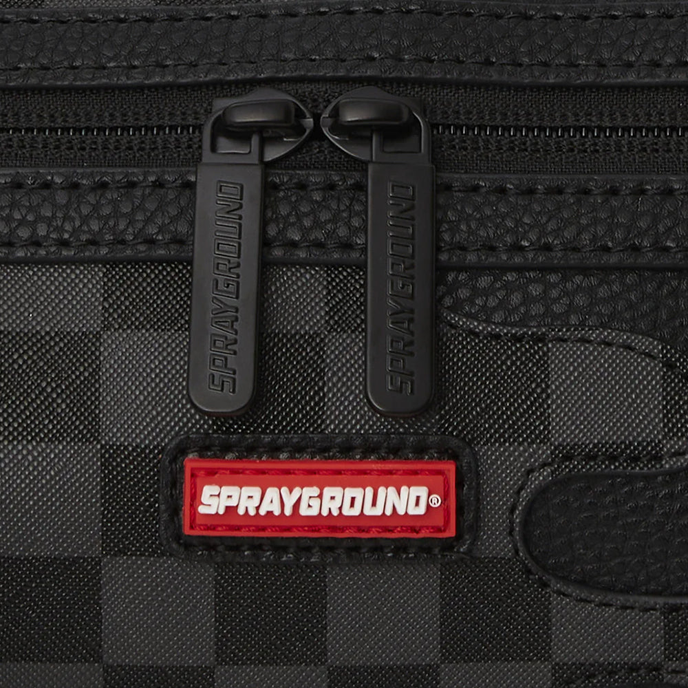 SPRAYGROUND Kofferraum mit Unfinished Shark Print