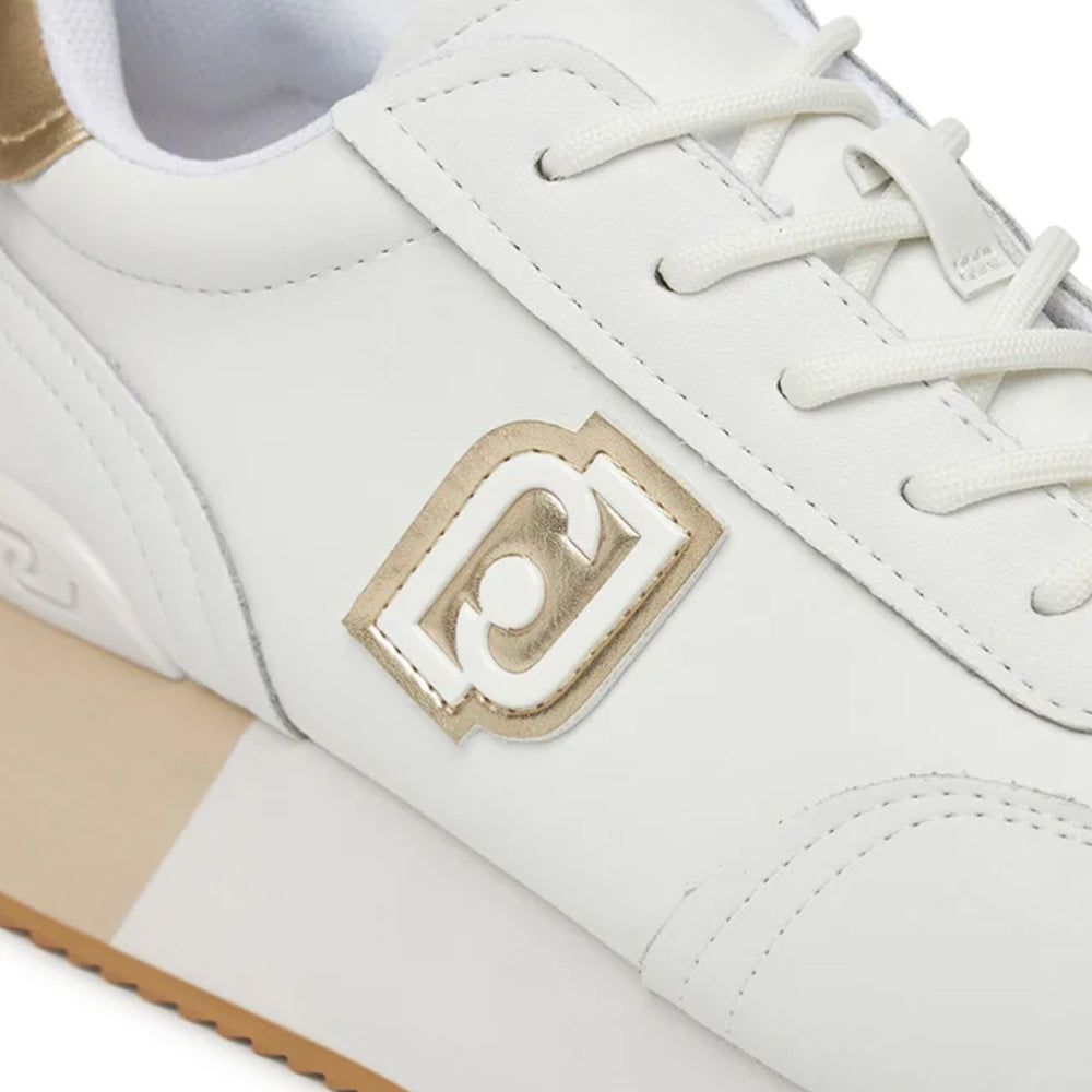 LIU JO Dreamy 08
Plateau-Sneaker aus elfenbeinfarbenem Leder mit goldlaminierten Einsätzen
