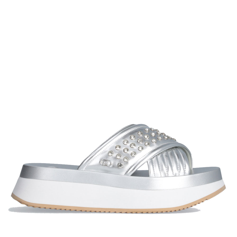 LIU JO Dreamy Sandal 05
Plateau Slipper mit Nieten in Juwelen-Silber-Laminat-Effekt