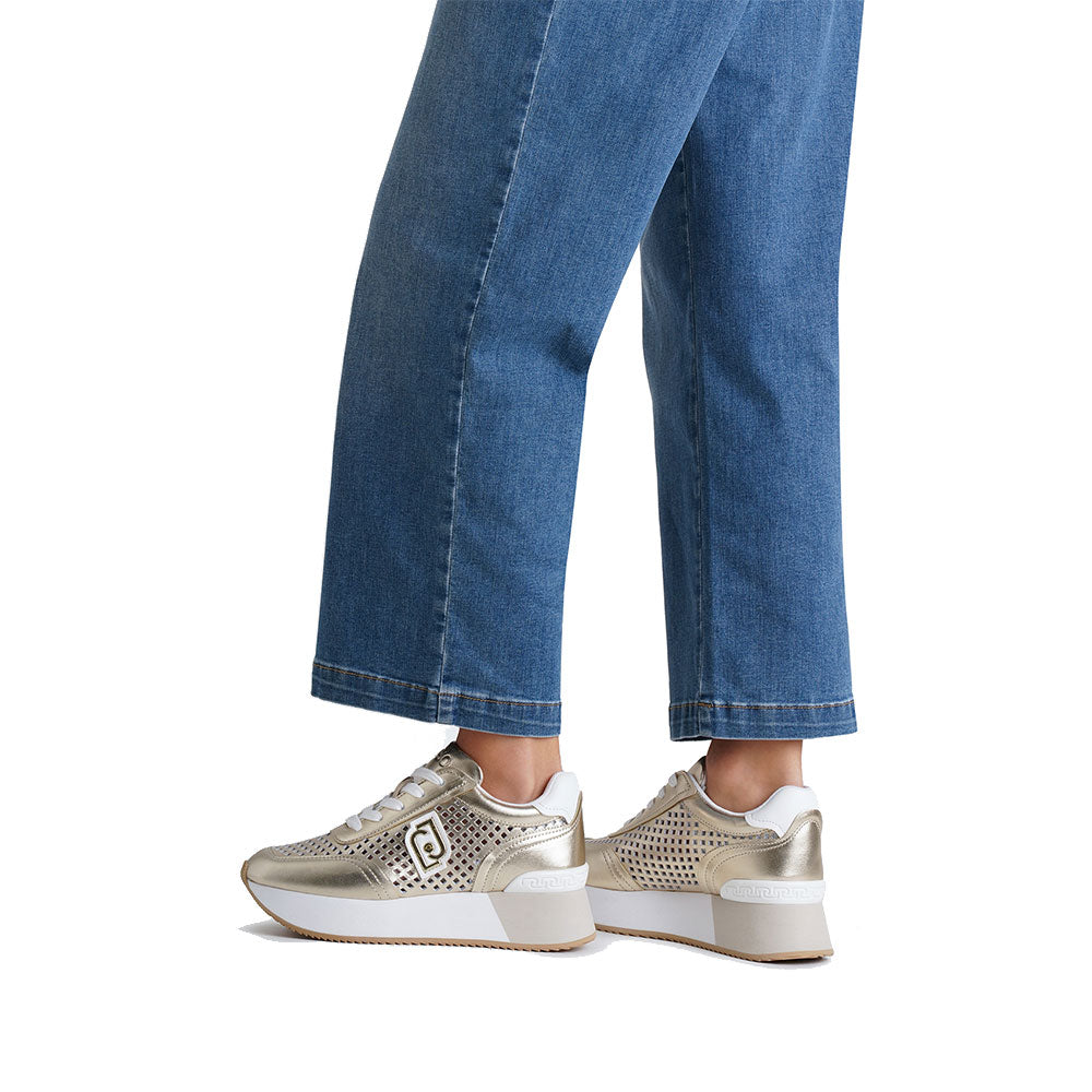 LIU JO Dreamy 11 
Plateau Sneaker aus laminiertem und perforiertem Leder Hellgold