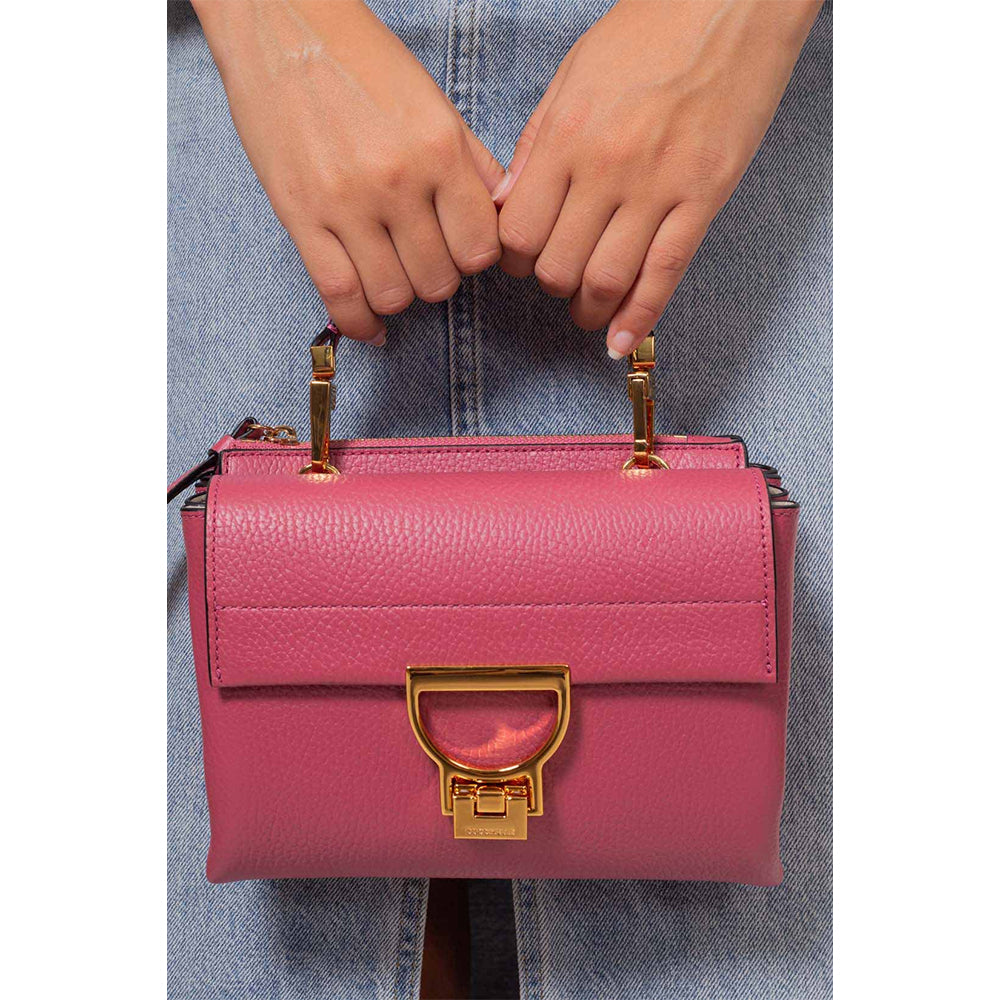 COCCINELLE Arlettis Linie
Damenhandtasche mit Schultergurt aus Leder in der Farbe Rosewood