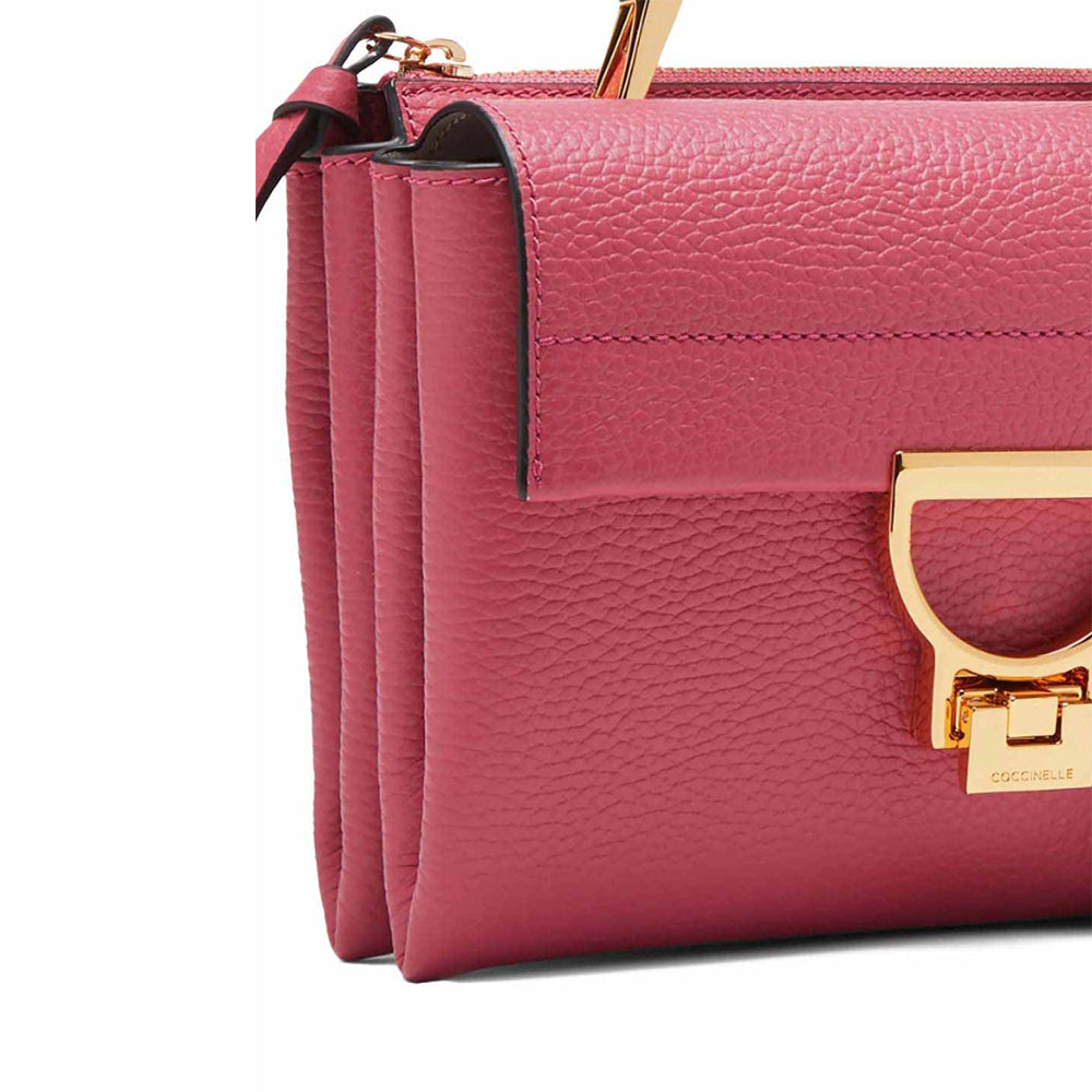 COCCINELLE Arlettis Linie
Damenhandtasche mit Schultergurt aus Leder in der Farbe Rosewood