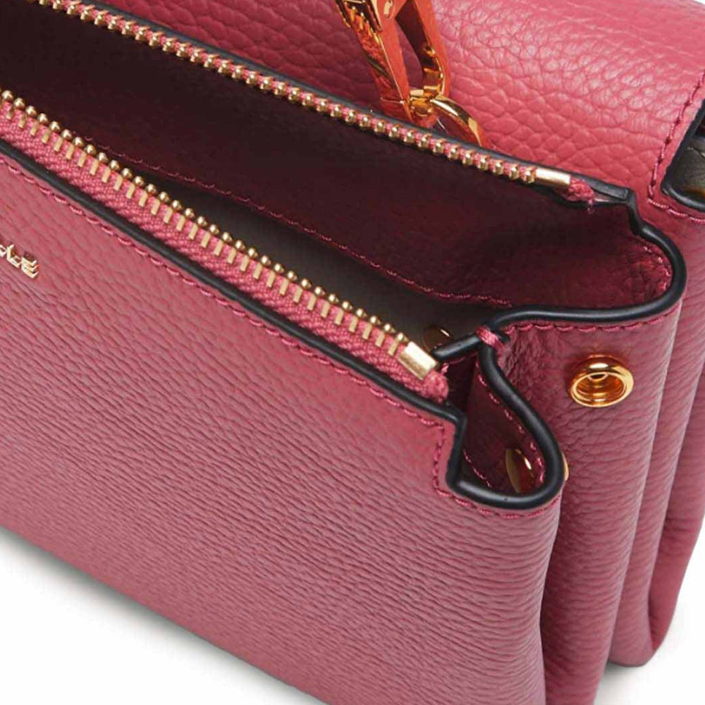COCCINELLE Arlettis Linie
Damenhandtasche mit Schultergurt aus Leder in der Farbe Rosewood
