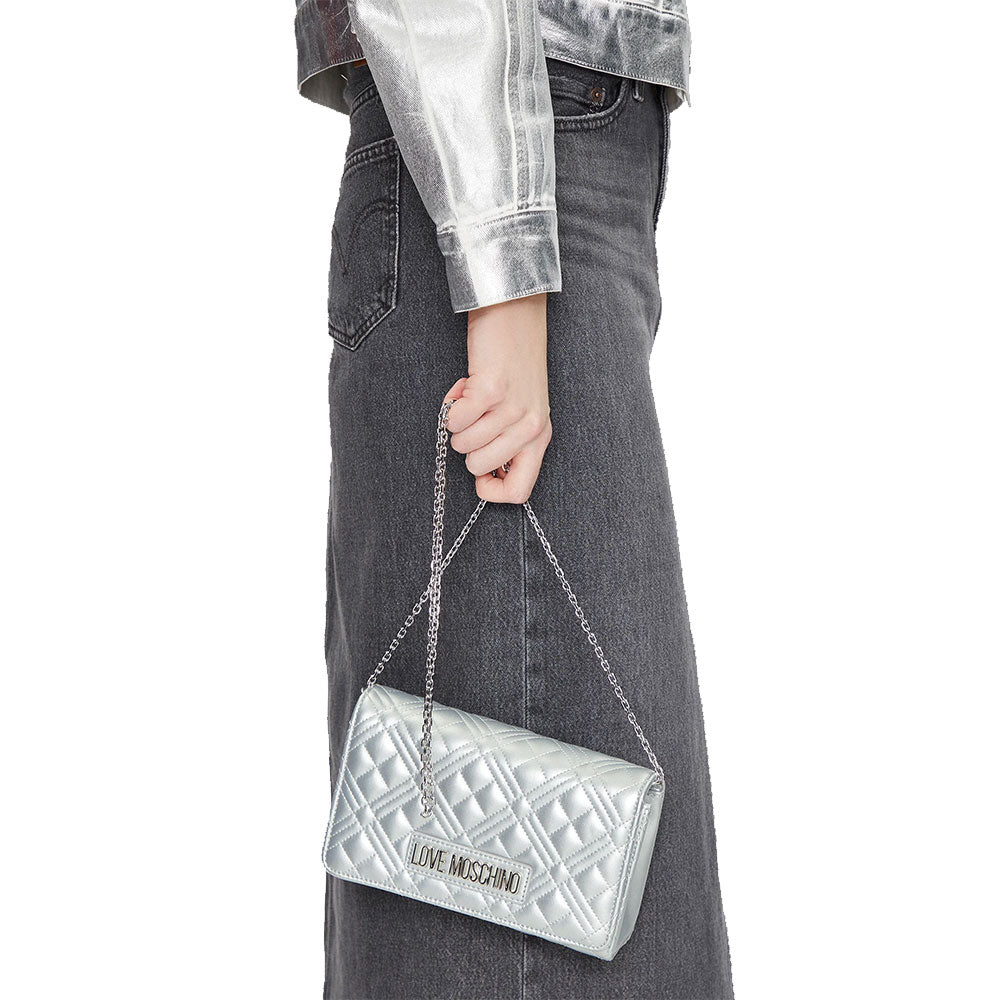 LOVE MOSCHINO Smart Daily Quilted Linie
Damen Clutch mit Schultergurt in der Farbe Metallic Silver