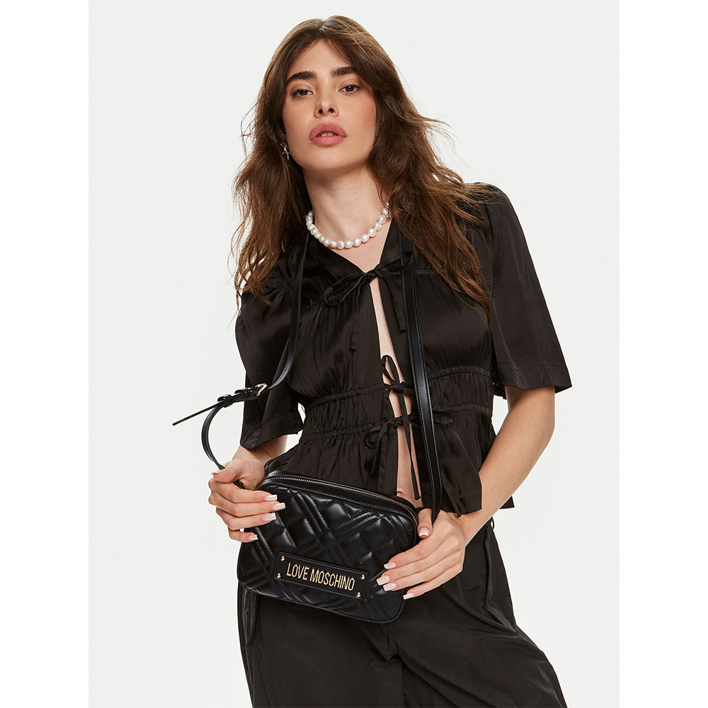 LOVE MOSCHINO QUILTED LINIE
Kameratasche in Schwarz