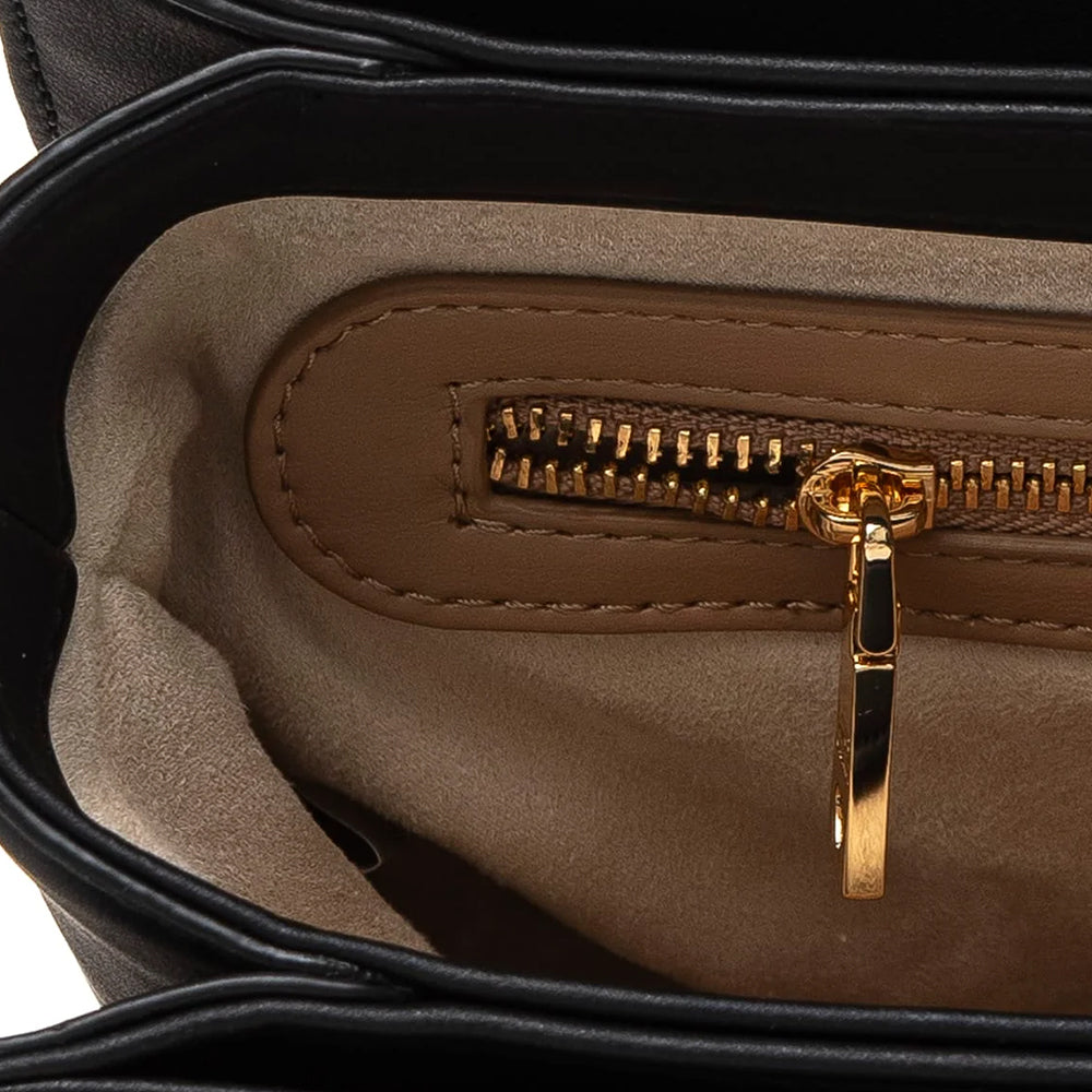 LOVE MOSCHINO Lovely Chain Linie
Handtasche mit Schultergurt in der Farbe Schwarz