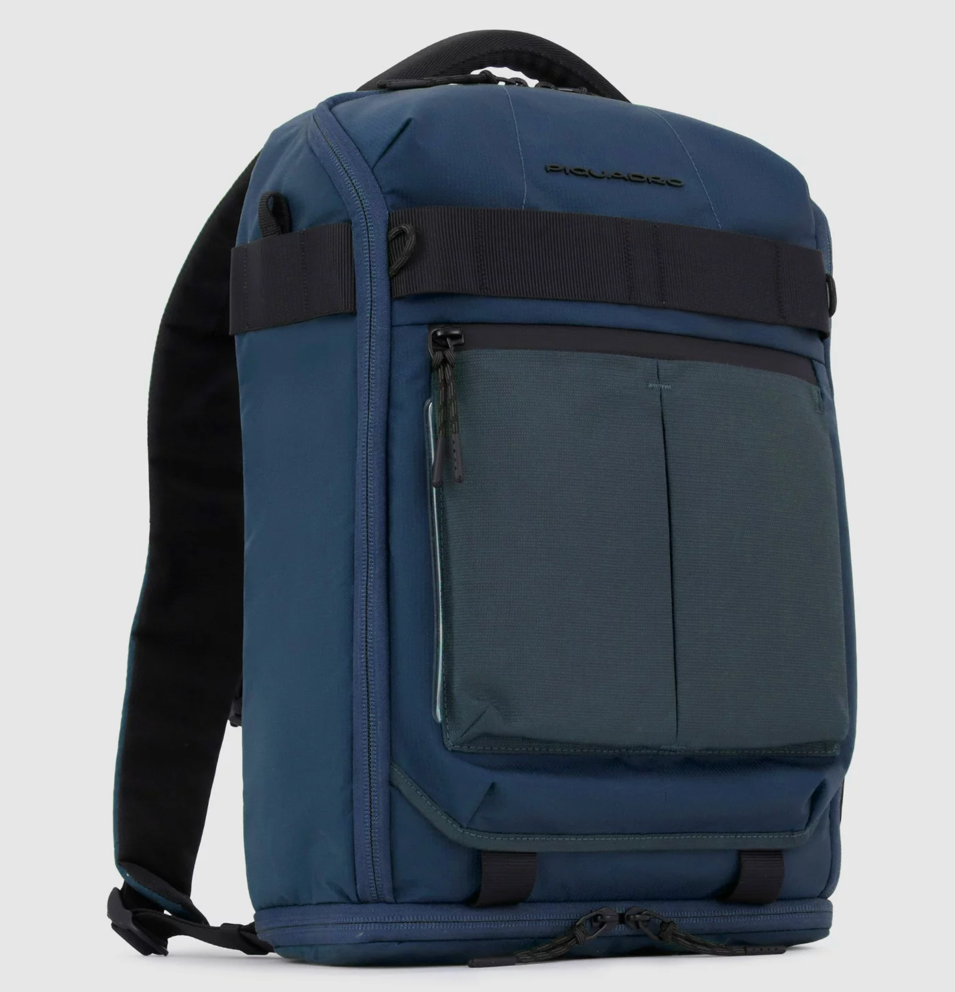 PIQUADRO ARNE LINIE
Fahrradrucksack aus blauem recyceltem Nylon mit 14-Zoll-PC-Halterung – CA5999S125L