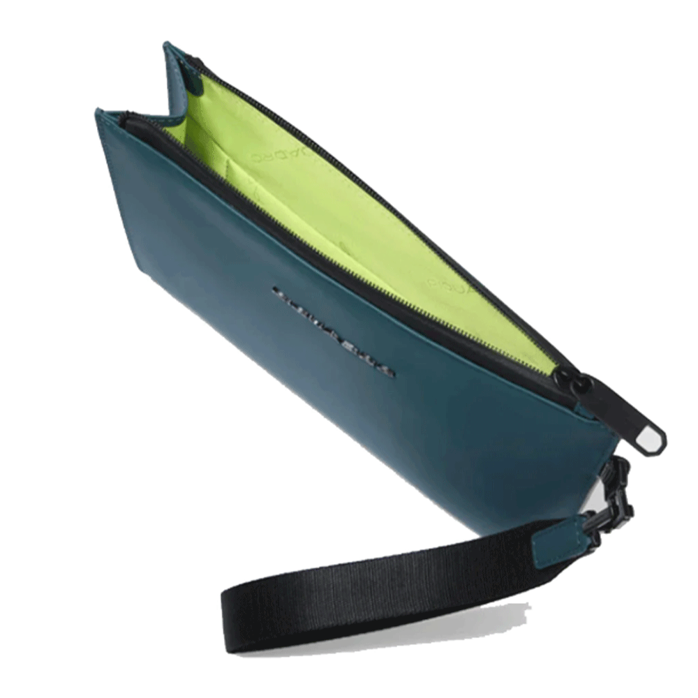 PIQUADRO Clutch aus blaugrünem gummiertem Stoff, Linie Corner 2.0, kleine Größe – AC6837C2OW