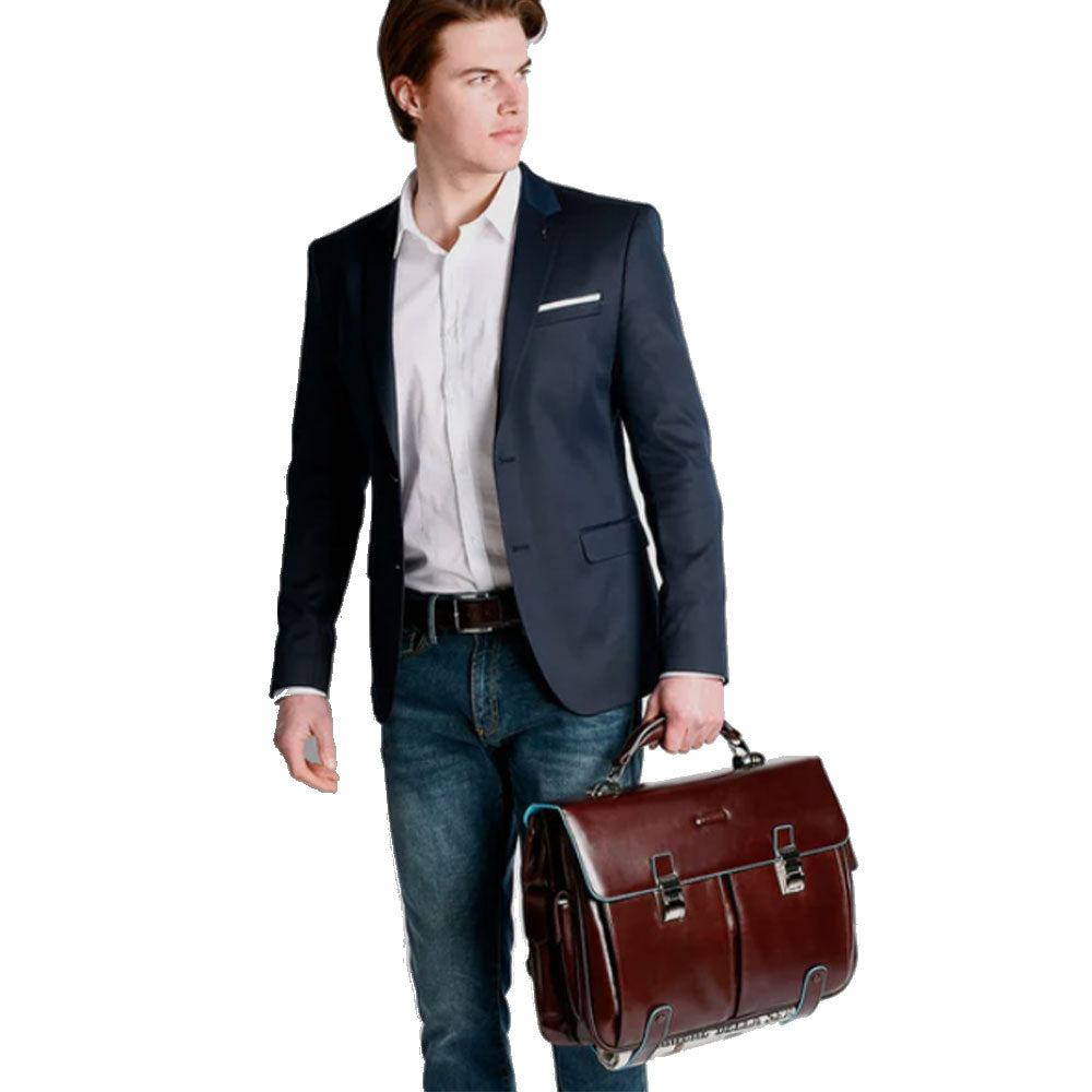 PIQUADRO BLUE SQUARE LINIE
Aktentasche 15,6" aus blauem Leder - CA1068B2