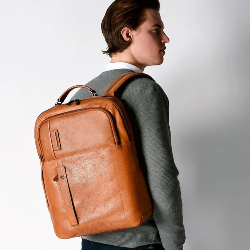 PIQUADRO
P15 Line 15,6" Laptop und iPad-Rucksack aus blauem Leder - CA4174P15S