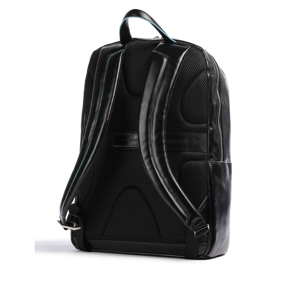 PIQUADRO BLUE SQUARE LINIE
5,6 Zoll Laptop Rucksack -Schwarzes Leder