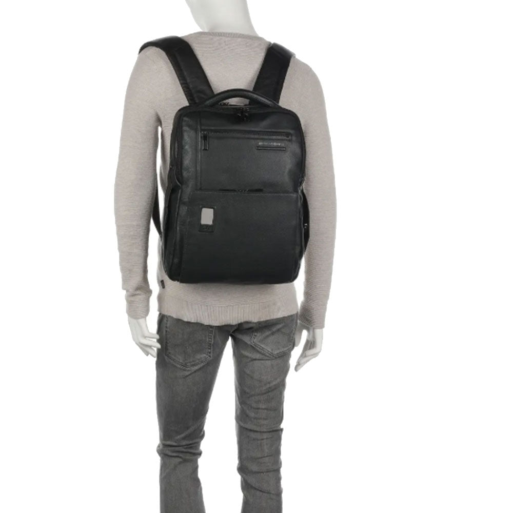 PIQUADRO
14" PC-Rucksack Akron Line aus schwarzem Leder - CA4818AO