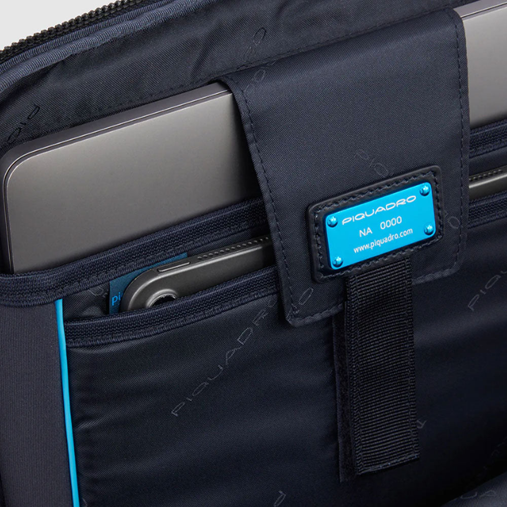 PIQUADRO 15,6" Laptop- und iPad®-Rucksack, Blue Square Line, Schwarzes Leder - CA4818B2V
