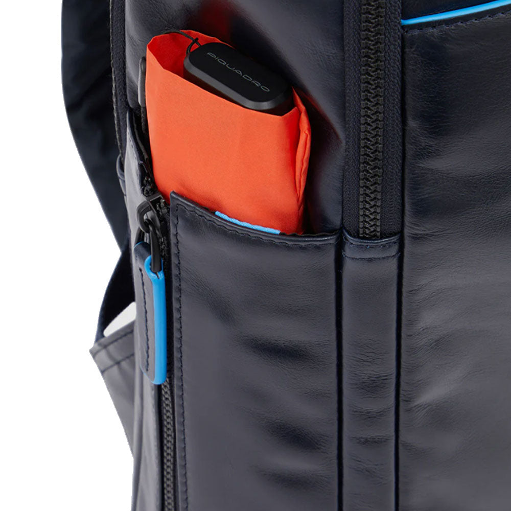 PIQUADRO 15,6" Laptop- und iPad®-Rucksack, Blue Square Line, Schwarzes Leder - CA4818B2V