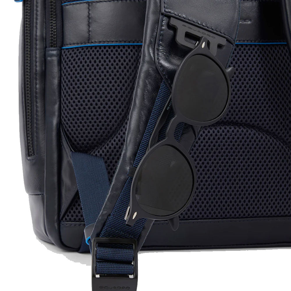 PIQUADRO 15,6" Laptop- und iPad®-Rucksack, Blue Square Line, Schwarzes Leder - CA4818B2V