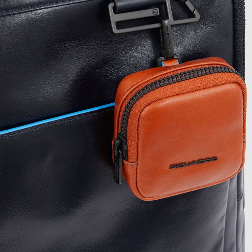 PIQUADRO 15,6" Laptop- und iPad®-Rucksack, Blue Square Line, Schwarzes Leder - CA4818B2V