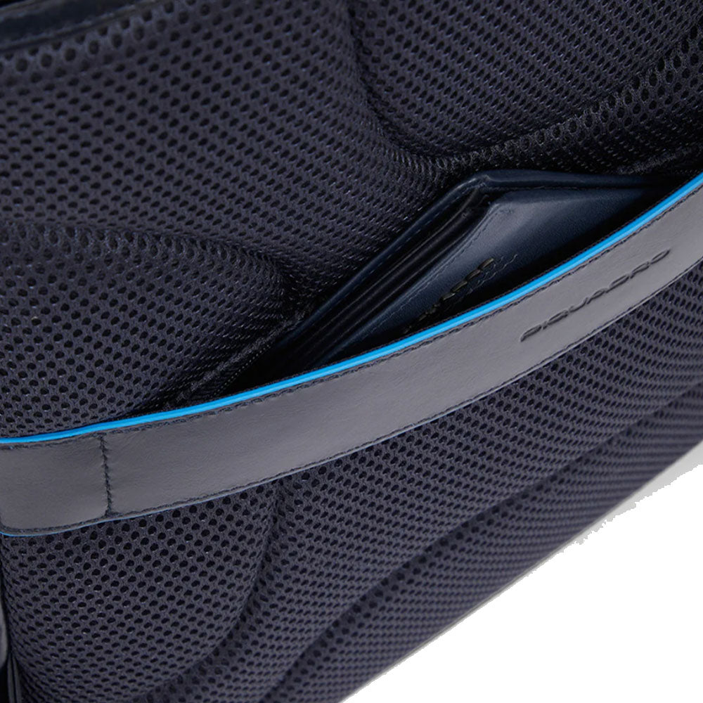 PIQUADRO 15,6" Laptop- und iPad®-Rucksack, Blue Square Line, Schwarzes Leder - CA4818B2V