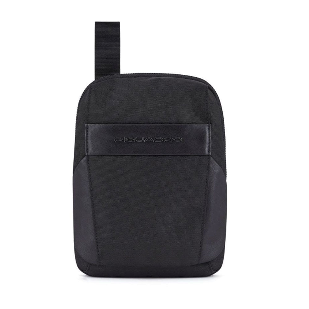PIQUADRO
Kleine Herrentasche in Schwarz aus recyceltem Stoff und Leder Woody Line - CA5747S117