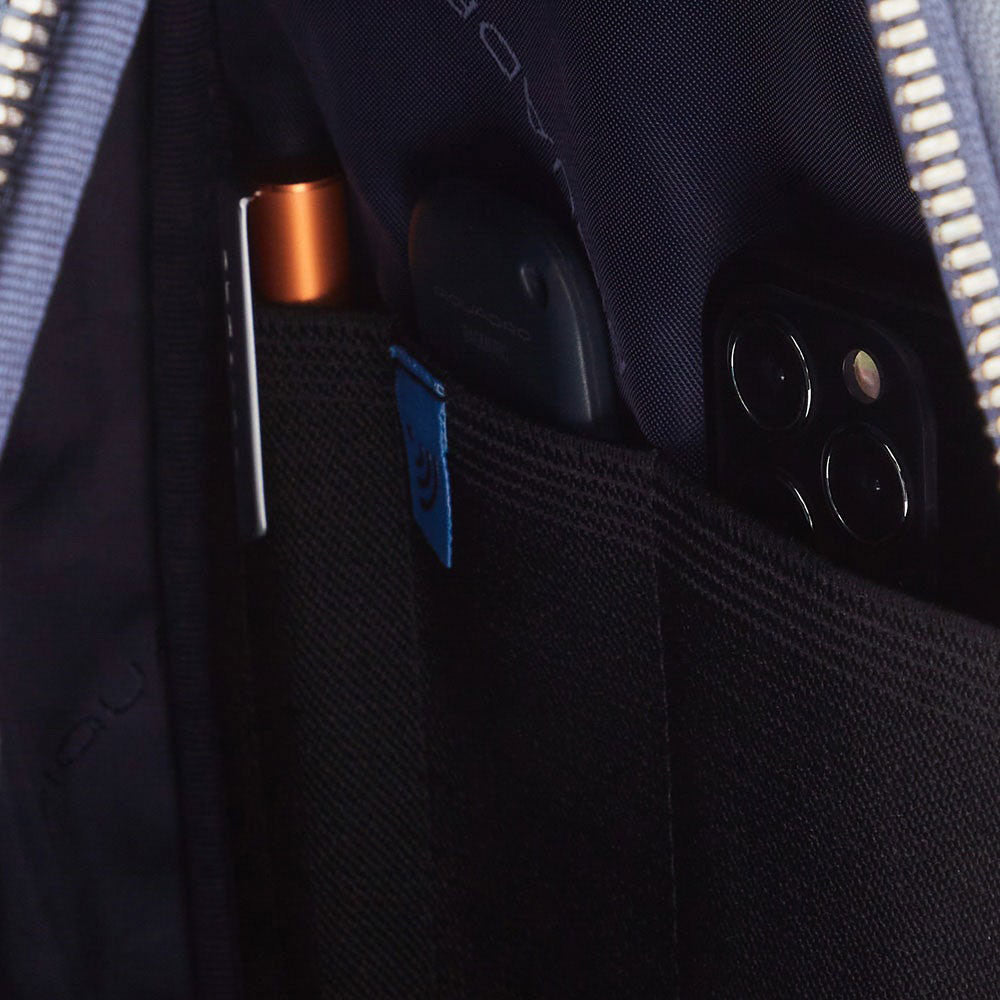 Borsello Monospalla Uomo in Pelle con Porta iPad PIQUADRO Colore Blu - CA5880W116