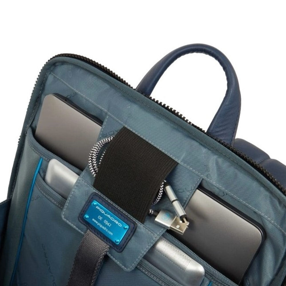 PIQUADRO Finn Linie
Herren Rucksack mit 14-Zoll-Laptopfach aus blauem Leder – CA5988S123
