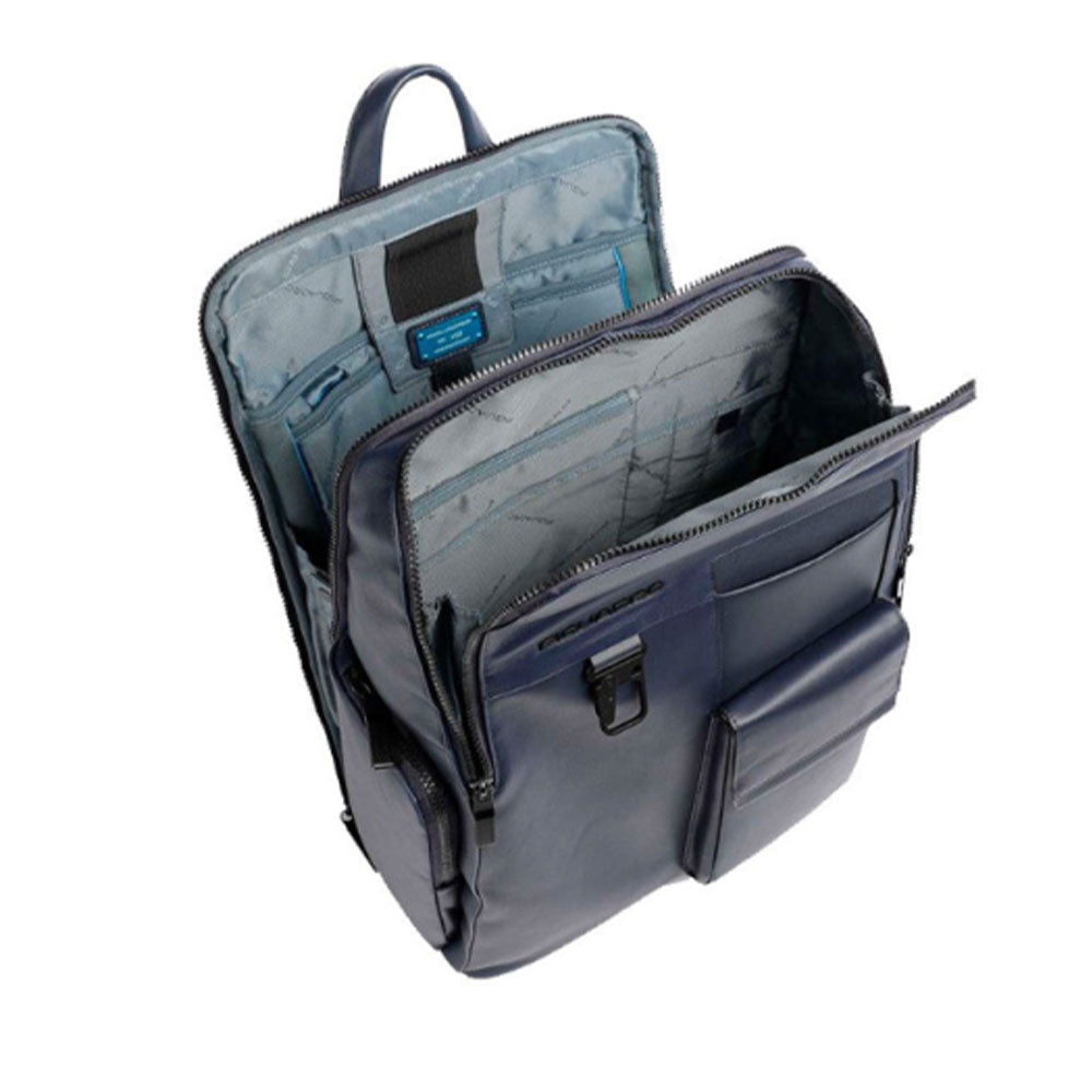 PIQUADRO Finn Linie
Herren-Rucksack mit 15,6-Zoll-Laptopfach aus blauem Leder – CA5989S123