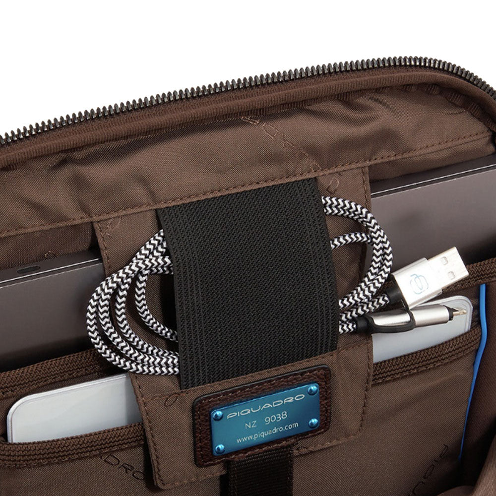 PIQUADRO Paavo Linie
Herren-Rucksack mit 15,6"-PC-Fach aus schwarzem Leder – CA6030S122