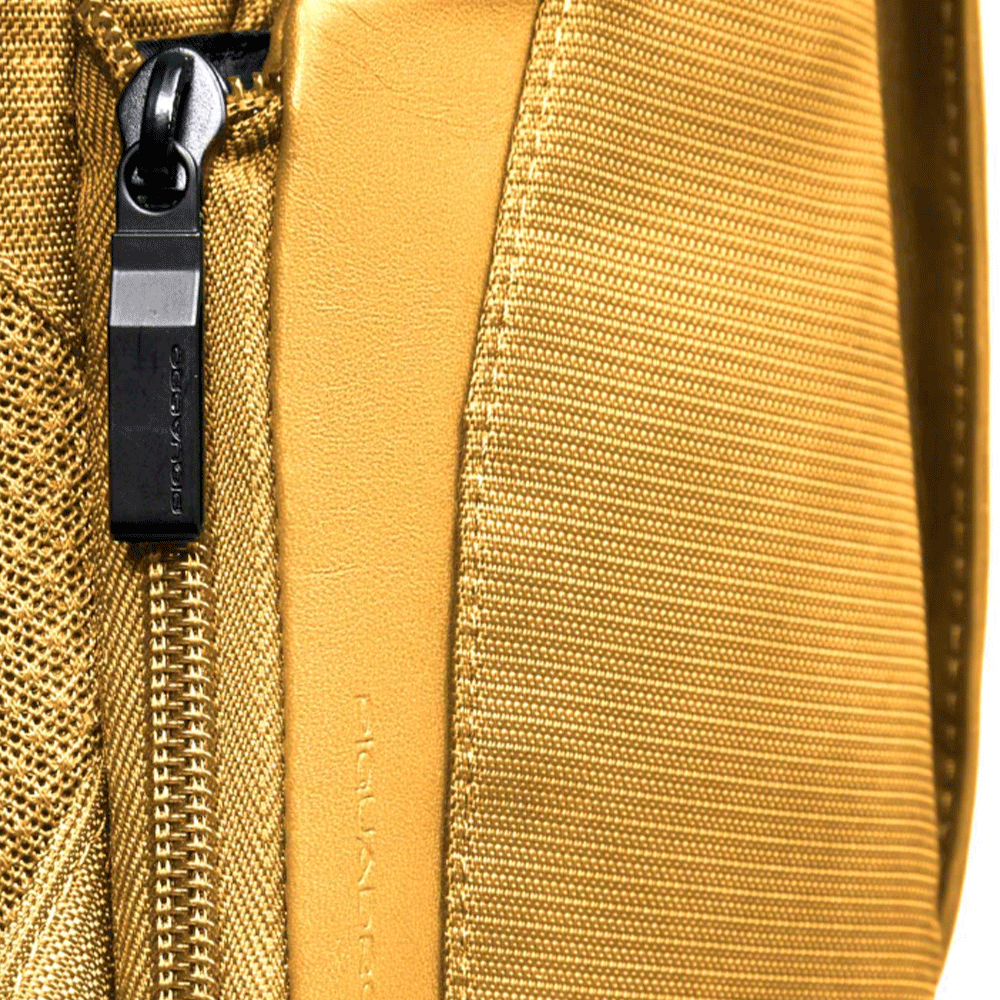 Zaino PIQUADRO con Porta Computer 14" in Tessuto e Pelle Colore Giallo Linea Orion - CA6620S136