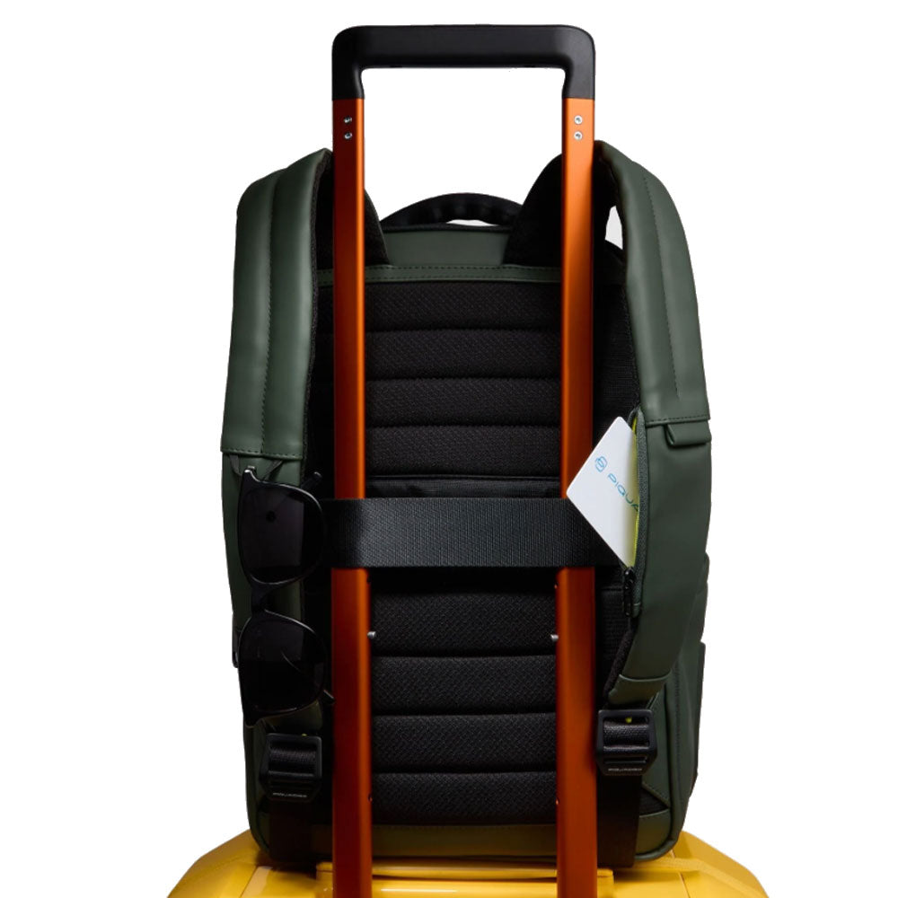 PIQUADRO Reiserucksack mit 14" Laptopfach aus grünem Stoff, Corner 2.0 Linie - CA6638C2OW