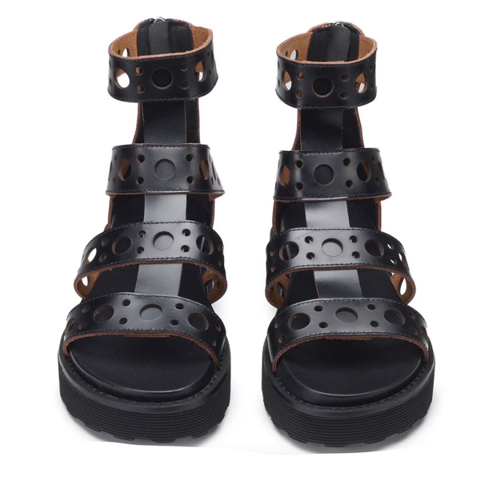CULT Ziggy 3290
Damensandalen aus schwarzem perforiertem Leder