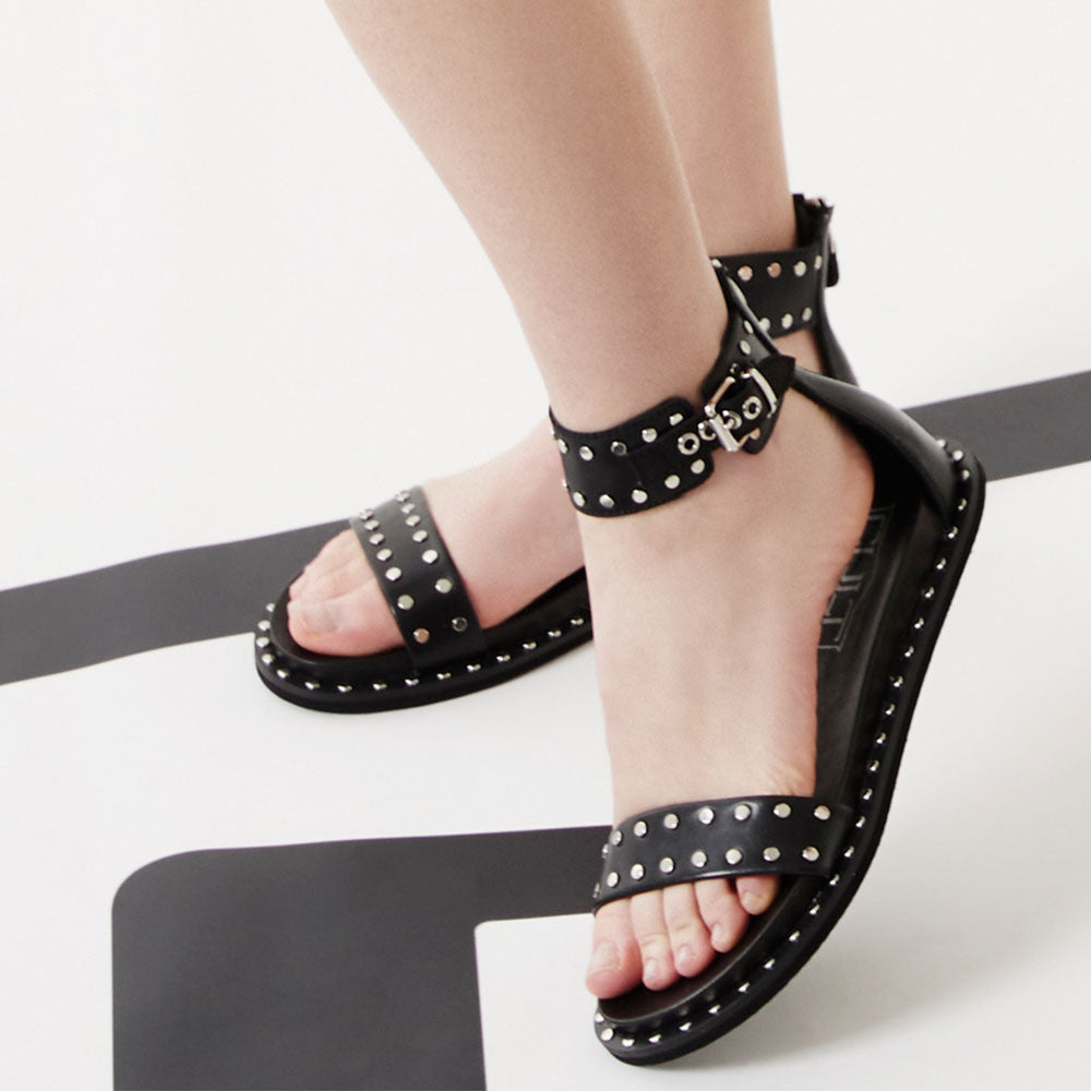 CULT Roshelle 3885
Damensandalen aus schwarzem Leder mit Nieten