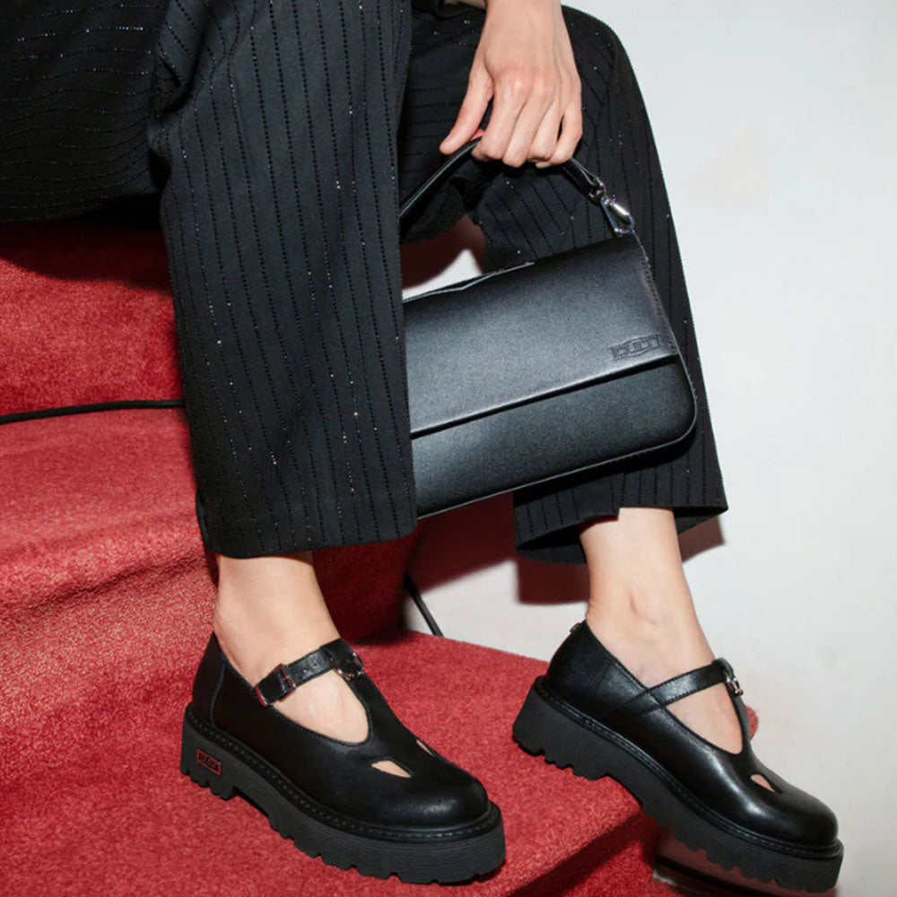 CULT Slash 4216 Schwarze Ledersandalen