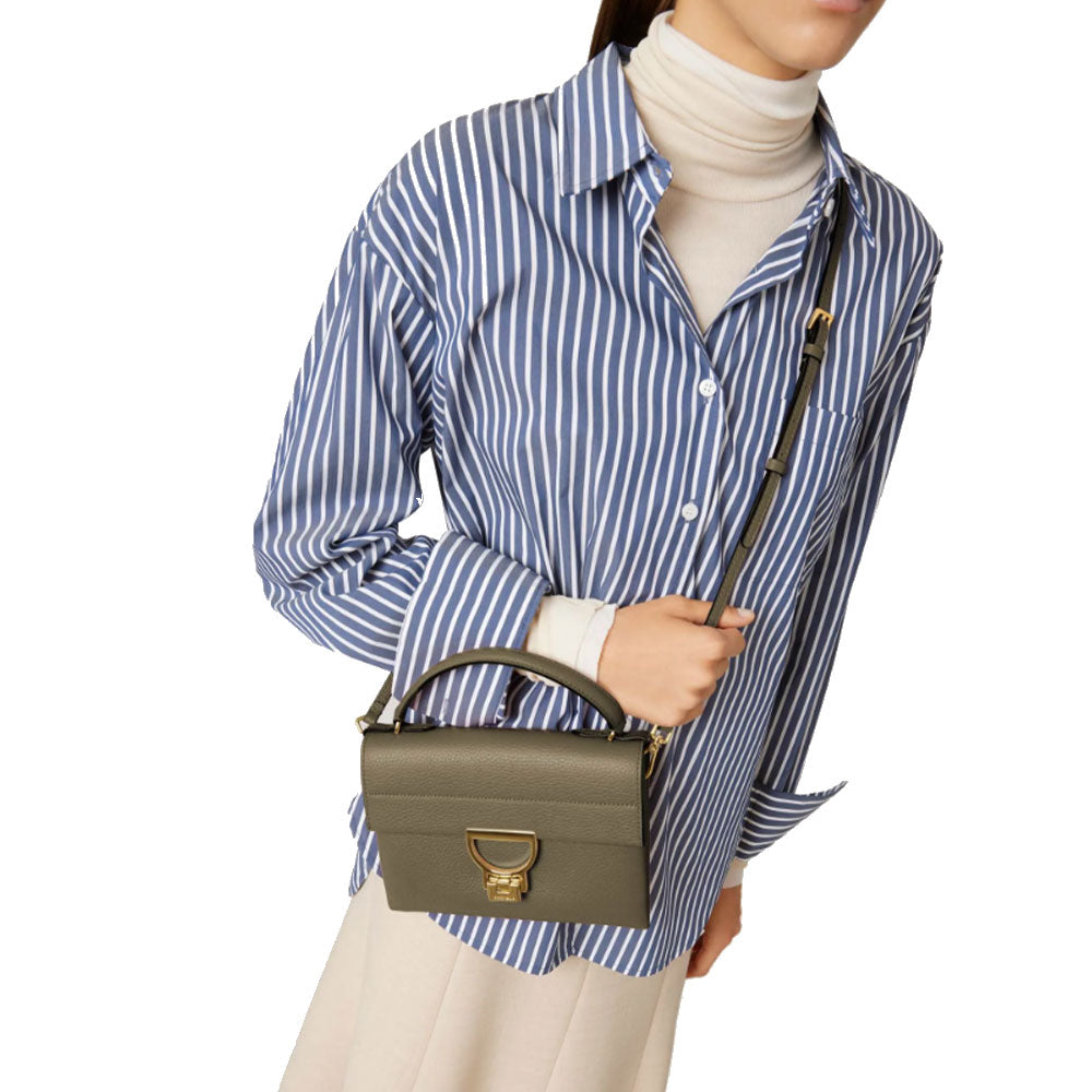 COCCINELLE Damenhandtasche mit Schultergurt aus Leder Arlettis Mini Line Farbe Laurel Green
