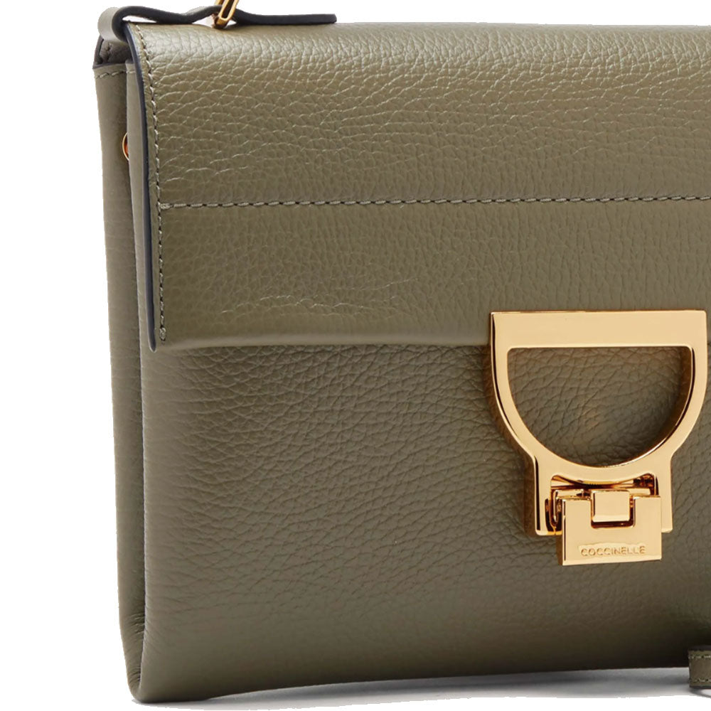 COCCINELLE Damenhandtasche mit Schultergurt aus Leder Arlettis Mini Line Farbe Laurel Green