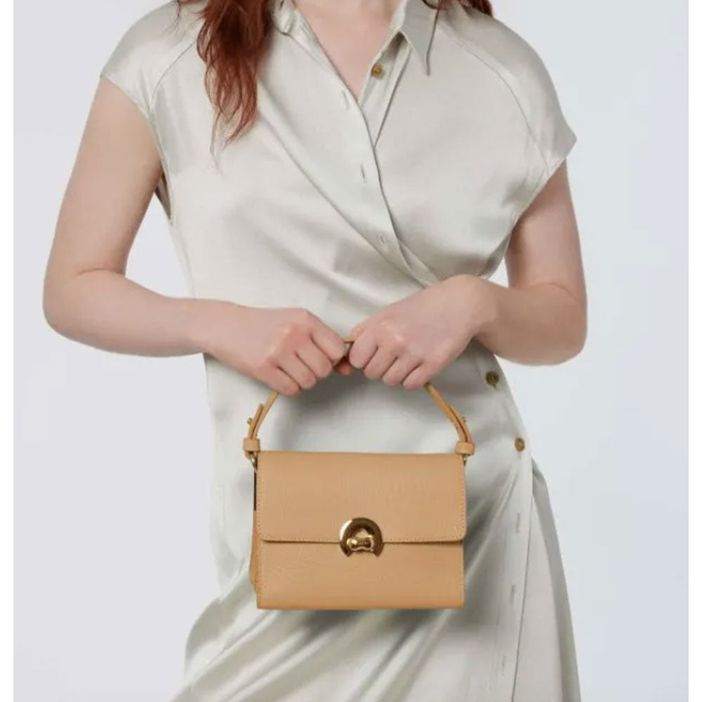 COCCINELLE BINXIE SMALL LINIE
Damenhandtasche mit Schultergurt aus Leder in der Farbe Fresh Beige
