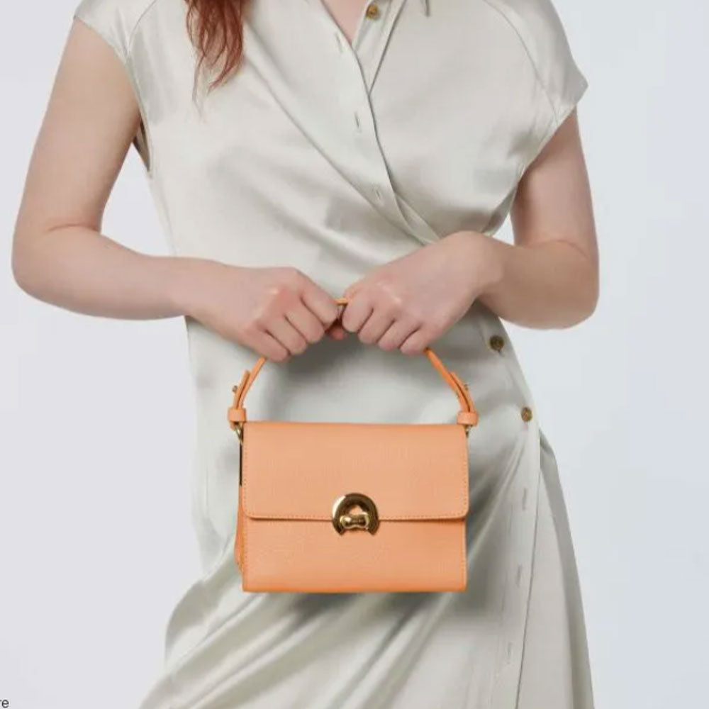 COCCINELLE Binxie Small Linie 
Damenhandtasche mit Schultergurt aus Leder Sunrise Farbe